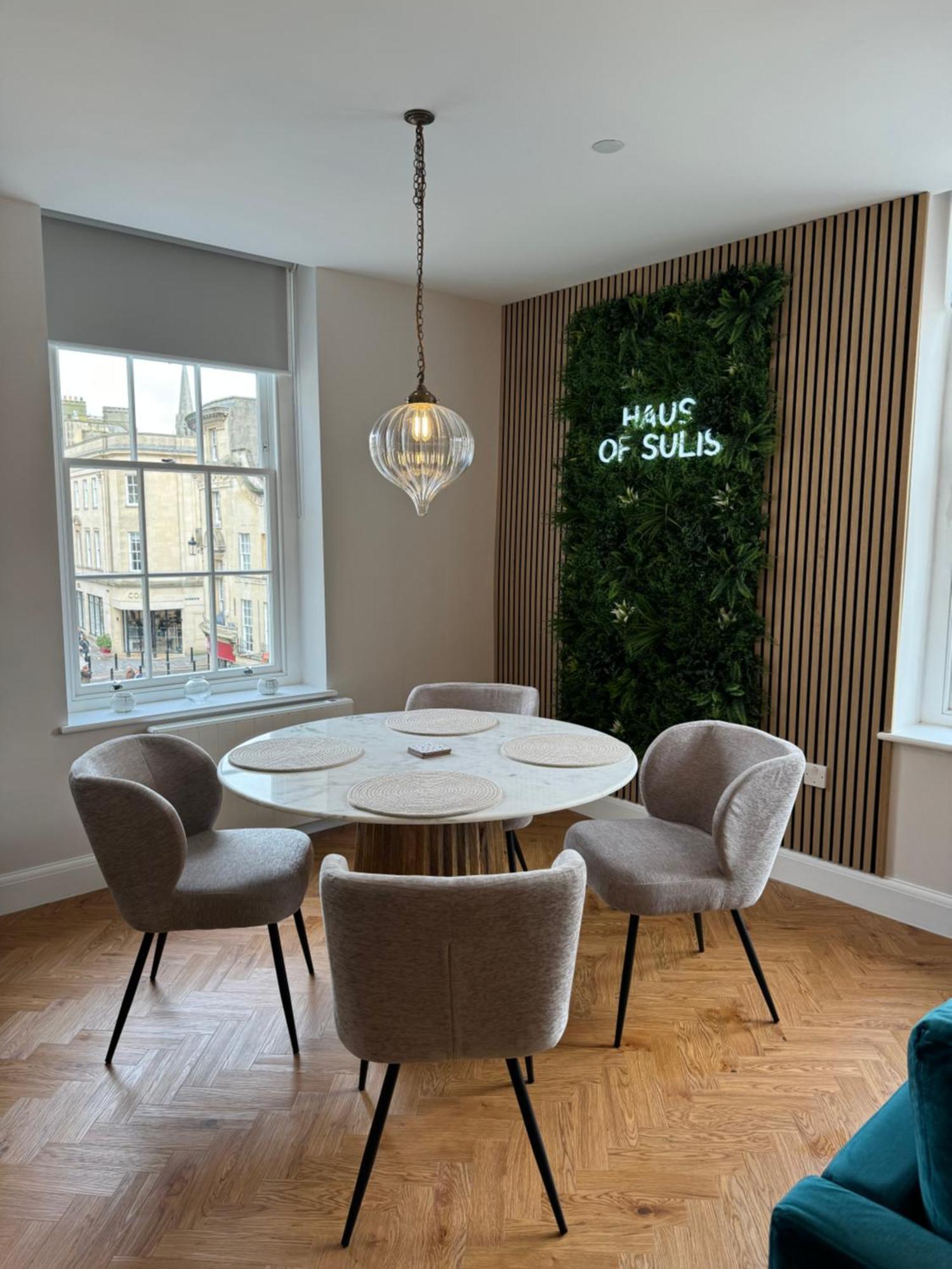 Haus Of Sulis, City Centre Apartment With Lift Access Бат Экстерьер фото